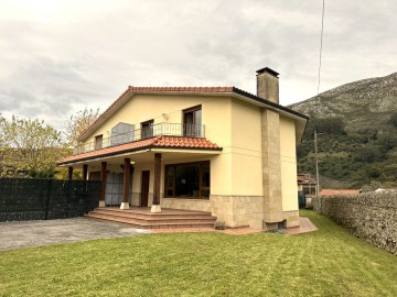 Chalet en San Felices de Buelna