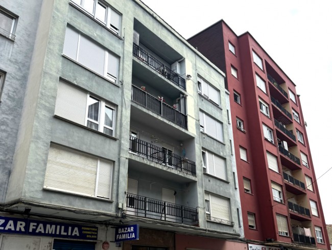 Piso en venta en Los Corrales de Buelna con 3 habitaciones, 1 baños y 49 m2 por 75.000 €