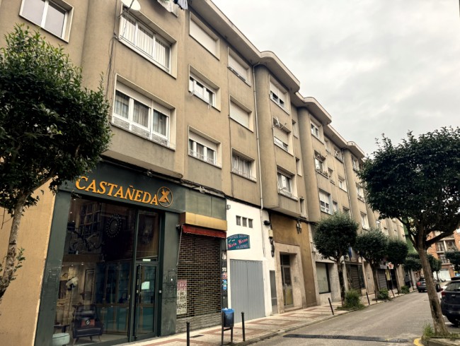 Piso en venta en Los Corrales de Buelna con 3 habitaciones, 1 baños y 96 m2 por 75.000 €